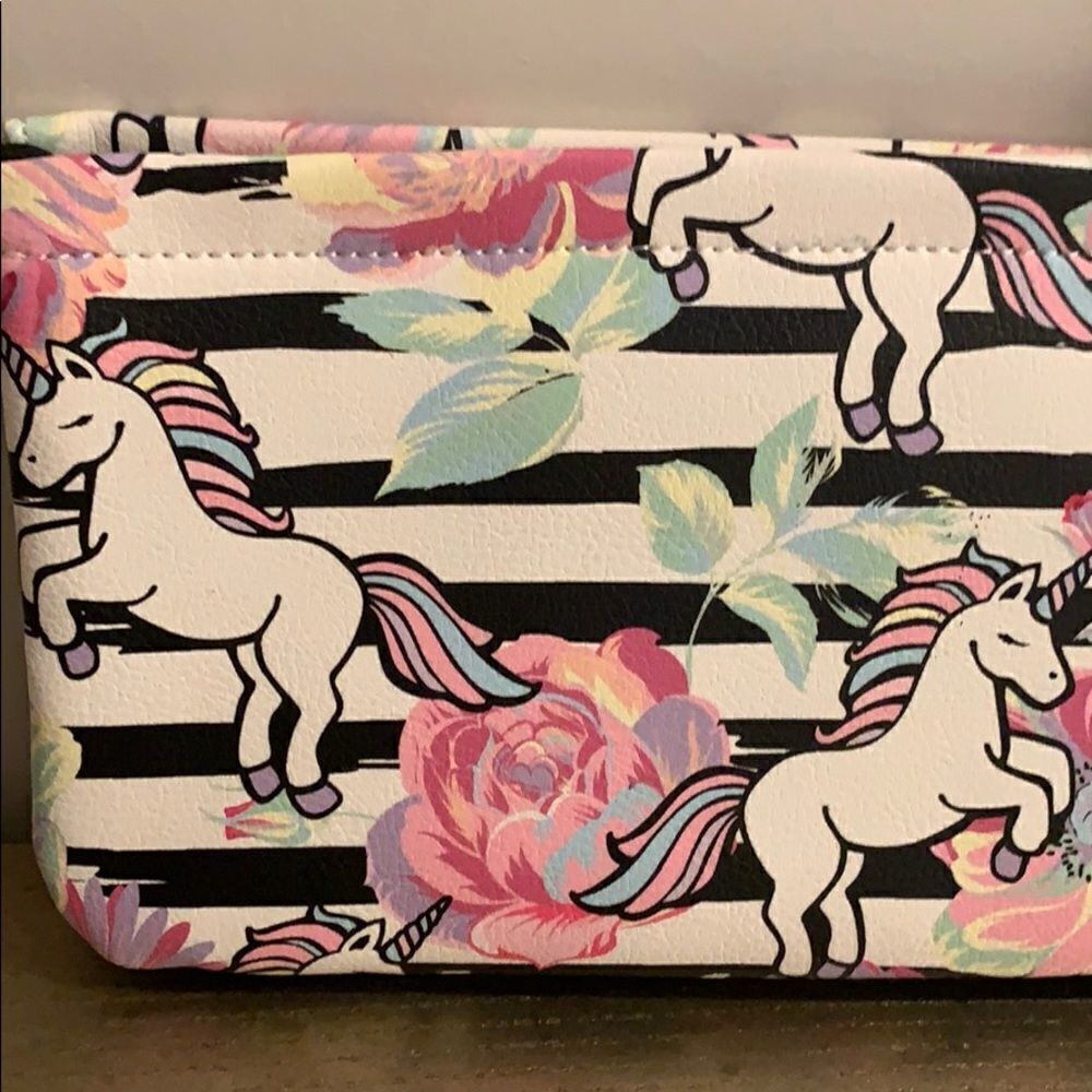 🎉last price 🎉Unicorn Wristlet zipper clutch - Picture 3 of 10